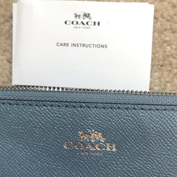 Coach wristlet - Picture 4 of 4